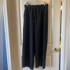Lululemon wide leg pant, size 6